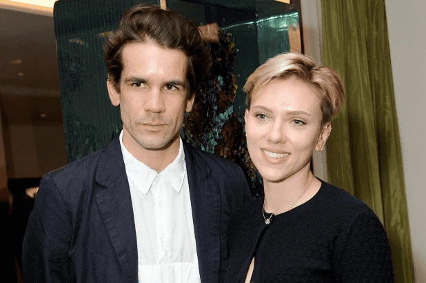 יחסים טובים: סקרלט ג'והנסון סועדת עם הגרוש רומיין דוריאק