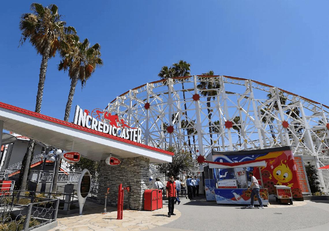 תקלה בדיסני קליפורניה: רכבת הרים נתקעה עם עשרות אנשים עליה 