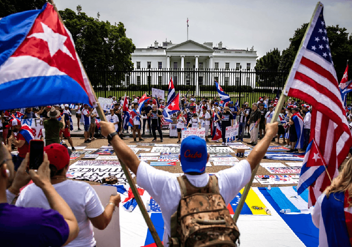 רפובליקנים ודמוקרטים בהפגנת תמיכה למען קובה: ארה"ב יכולה לשנות את ההיסטוריה האנושית לטובה 
