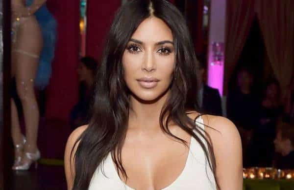 "אני בשוק שזכיתי בפרס אופנה כשאני ערומה רוב הזמן": קים קרדשיאן קיבלה את פרס CFDA כמו שרק היא יודעת