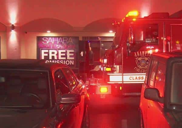 שלושה חברים הגיעו למועדון חשפנות בדרום קליפורניה וסולקו כי סירבו לחבוש מסכות: ואז הם חזרו למקום עם קלצ'ניקוב