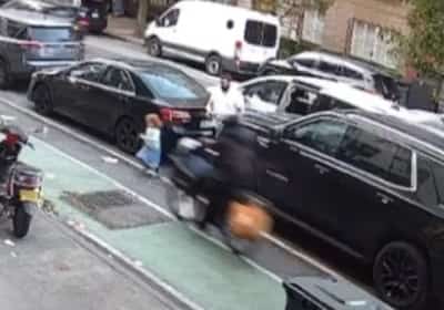 תיעוד מלב ברוקלין: רגע הפגיעה בילדה בת 3 מעורר סערה ברשת