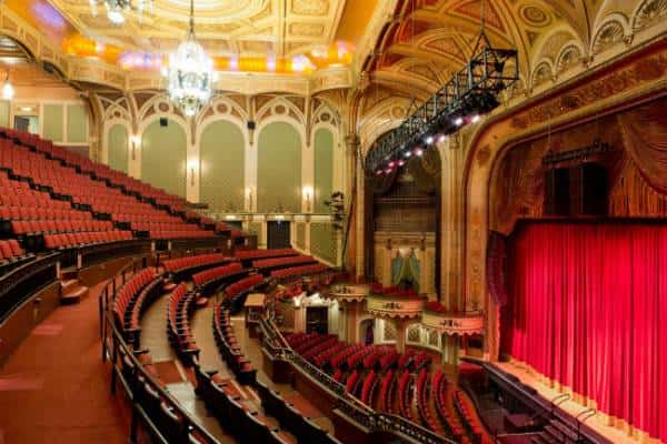 הגיעו ימות המשיח: בתי הקולנוע המפוארים של פעם קמים לתחייה עם סרטים הוליוודיים קלאסיים