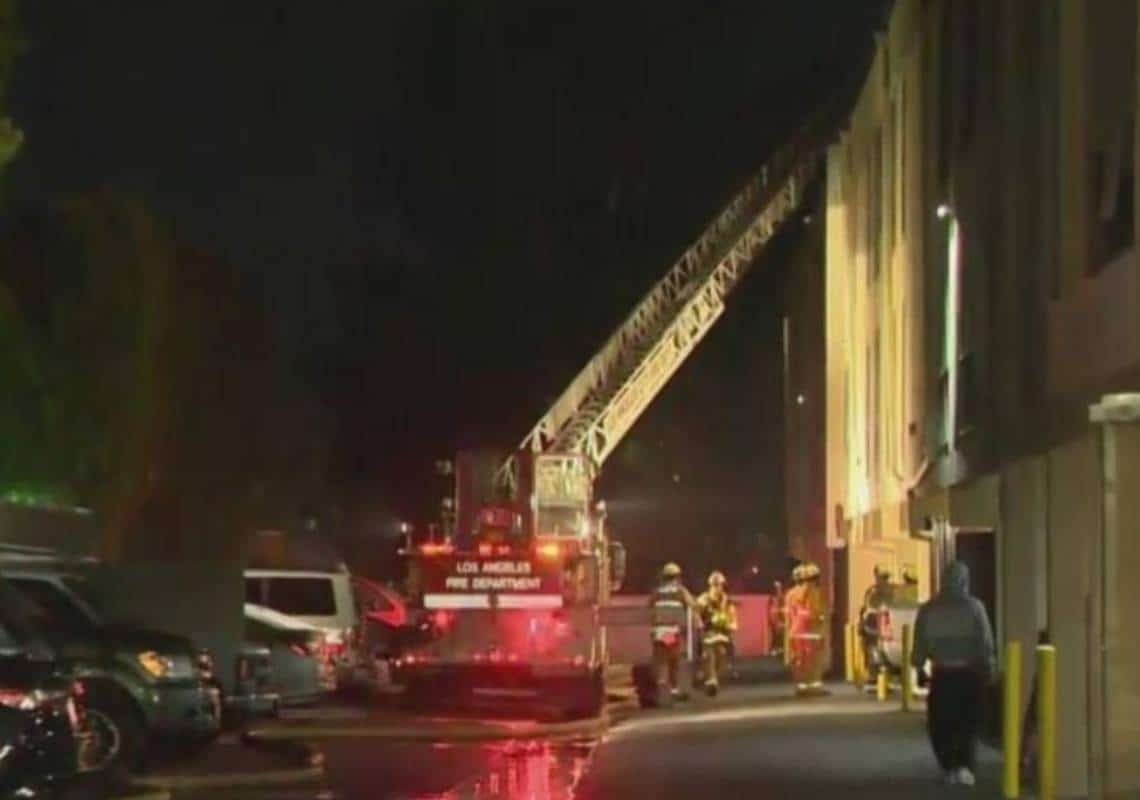 ואלי לוס אנג'לס: פצוע קשה בשריפה שפרצה בבית דירות