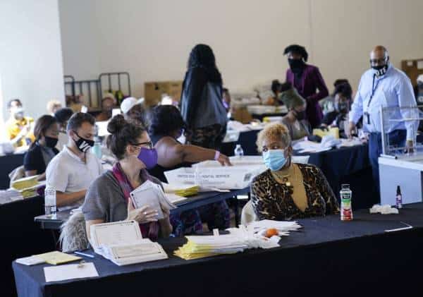 ג'ורג'יה הודיעה רשמית: התגלו אלפי פתקי הצבעה שלא נספרו - הצטמצם יתרון ביידן