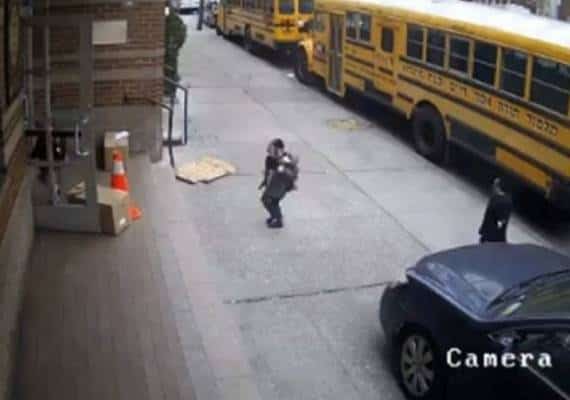 ניו יורק: עקף אוטובוס הסעות תלמידים וכמעט פגע בילדים חרדים