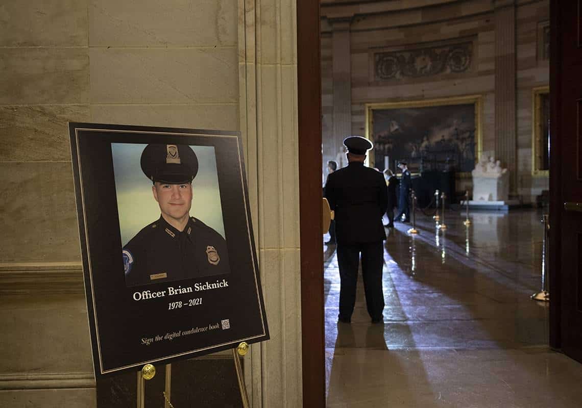 חודשיים לאחר המהומות הקטלניות בגבעת הקפיטול: 2 גברים נעצרו בחשד למעורבות ברצח השוטר בריאן סיקניק
