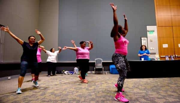 מתחילים לנשום לרווחה? בתי חולים ברחבי הודו החלו להשתמש ביוגה כאמצעי לטיפול ב- COVID 19