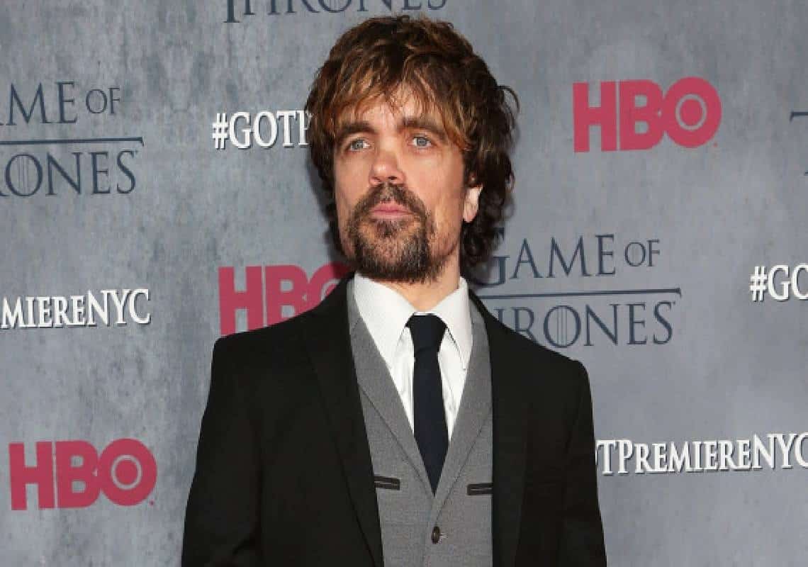 פיטר דינקלג׳ יוצא נגד גרסת דיסני של שלגיה: ״אתם מספרים סיפור מעוות״