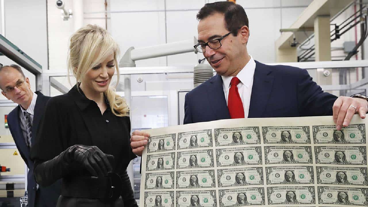 שר האוצר לשעבר סטיב מנושין: "אני מארגן קבוצה שתקנה את TikTok"