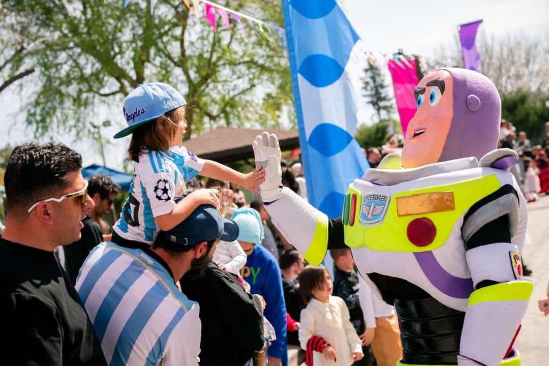 פורים ישראלי מסביב לעולם: המראות וקולות מאחורי מסיבת פורים הגדולה  של ה- IAC 
