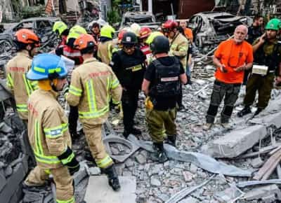 מתקפת טילים קטלנית: שני הרוגים ועשרות פצועים במטח איראני ישיר למרכז הארץ