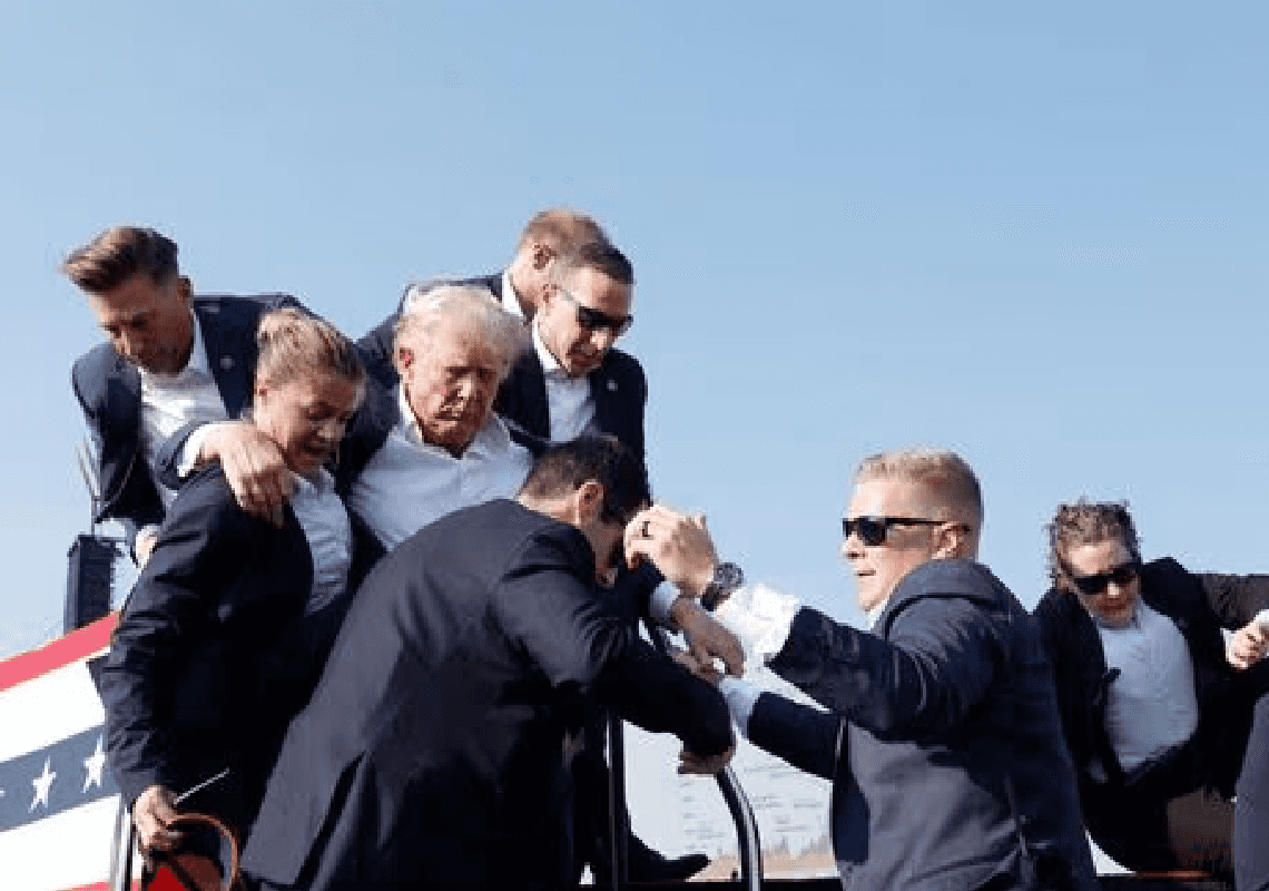 ״יש לו אקדח!״: תיעוד דרמטי רגעים לפני ניסיון ההתנקשות בטראמפ