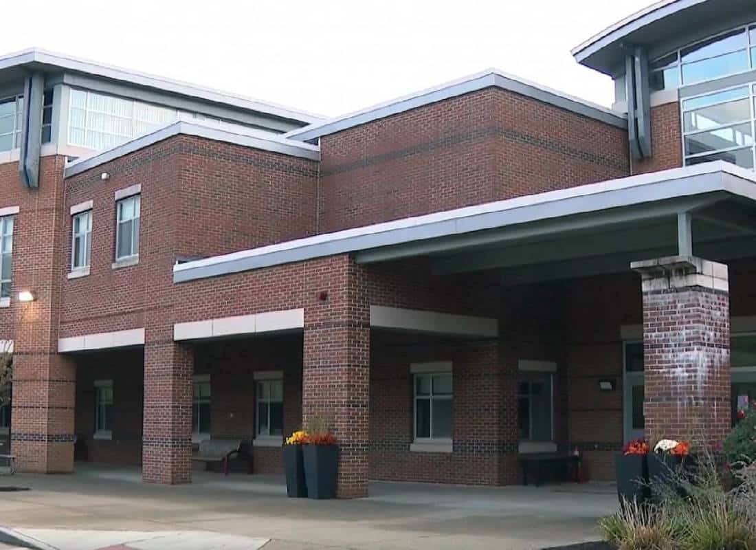 הורים תובעים בית ספר במסצ'וסטס לאחר שבנם נענש על שימוש בבינה מלאכותית בעבודה