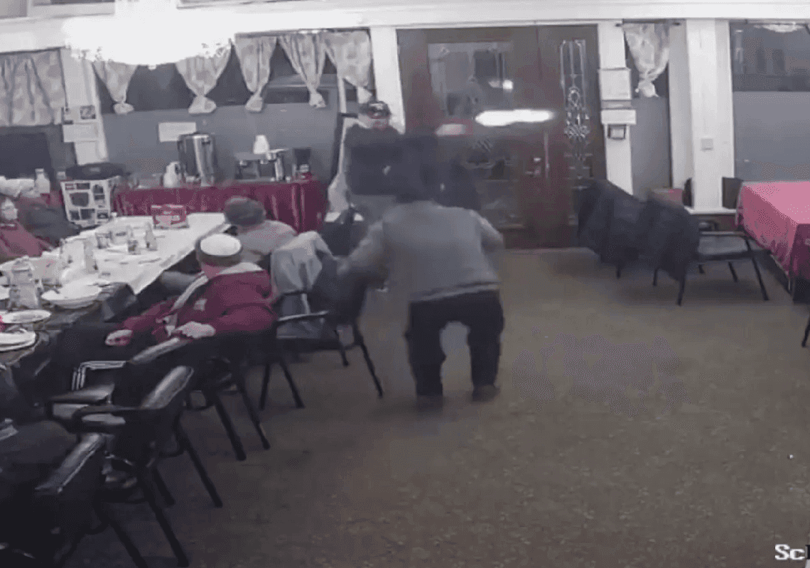 הירי בבית הכנסת בסן פרנסיסקו: פורסם תיעוד הרגעים המפחידים 