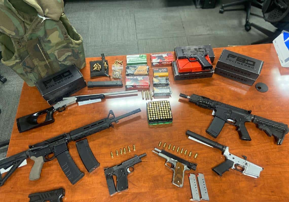 דרום קליפורניה: 'אקדחי רפאים' ותחמושת אותרו בביתו של עבריין מורשע