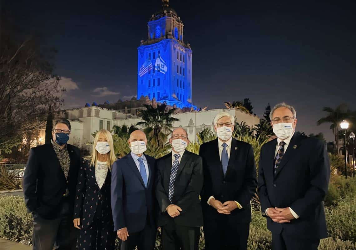 "קשר עמוק וידידות היסטורית": בניין עיריית בוורלי הילס הואר בצבעי כחול ולבן לכבוד יום העצמאות