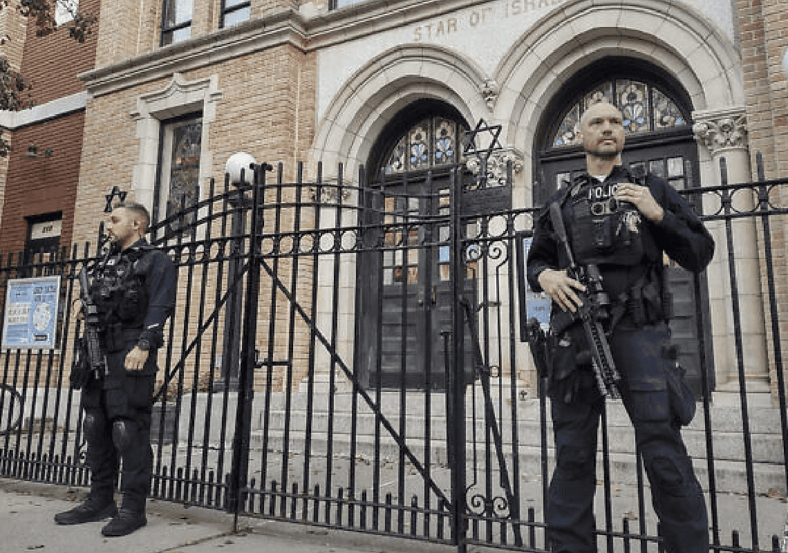 ישראל מזהירה את אזרחיה בעולם: חשש מפיגועים בבתי כנסת, שגרירויות ועסקים ישראליים 