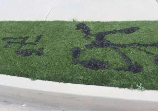 מחוז לוס אנג'לס: התפתחות בחקירת חריכת צלבי קרס סמוך לחצר בית משפחה