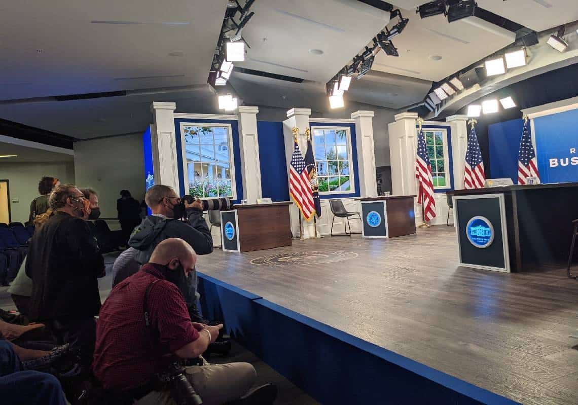 יועצו של טראמפ חושף: זו הסיבה שביידן מצטלם באולפן שנראה כמו הבית הלבן