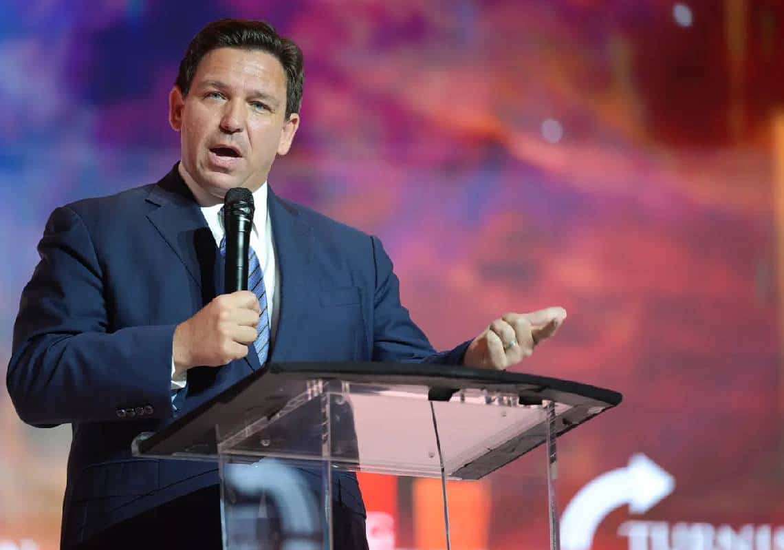 דה סנטיס תוקף את ה-FBI: "הסוכנות הזו ירדה מהפסים"