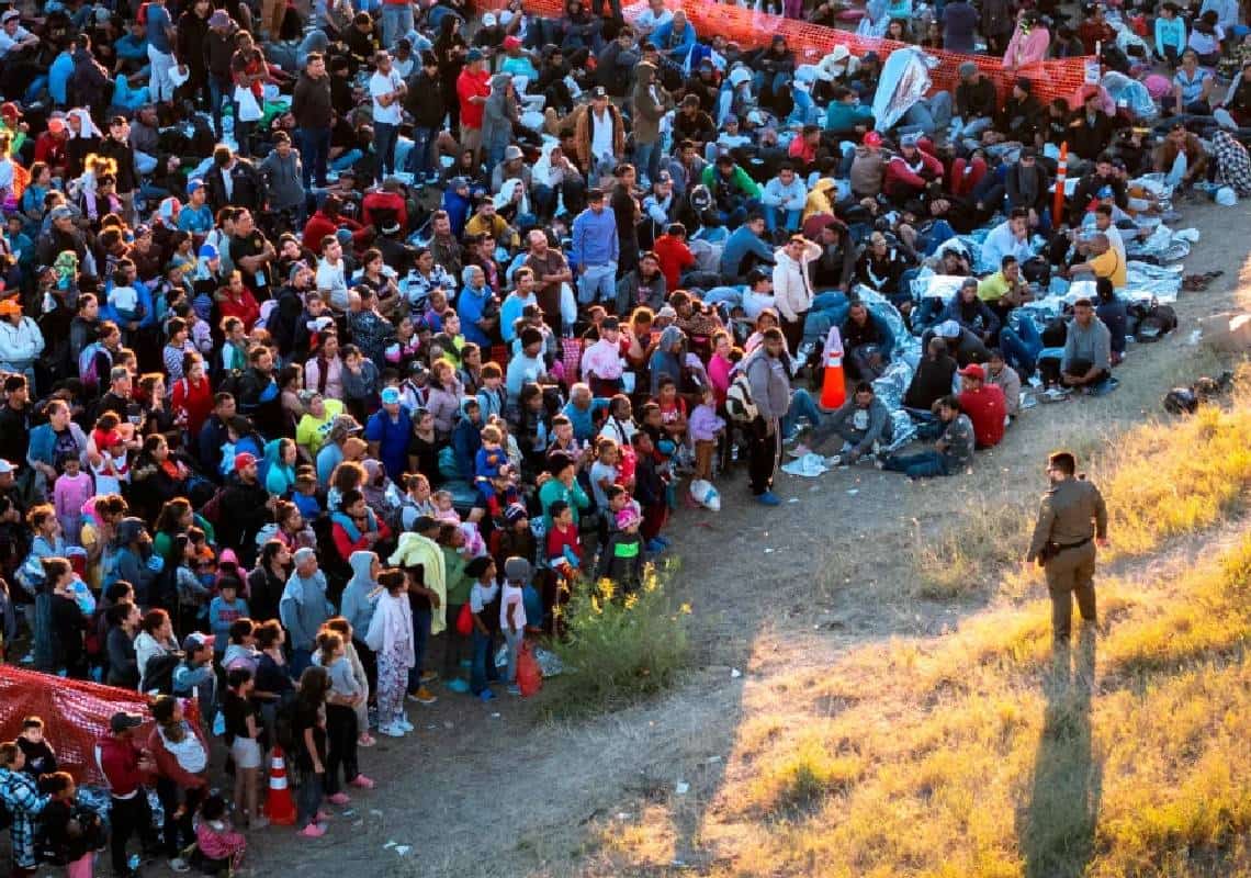 אילון מאסק חושף את הסכום האסטרונומי שאנו משלמים עבור מהגרים בלתי חוקיים