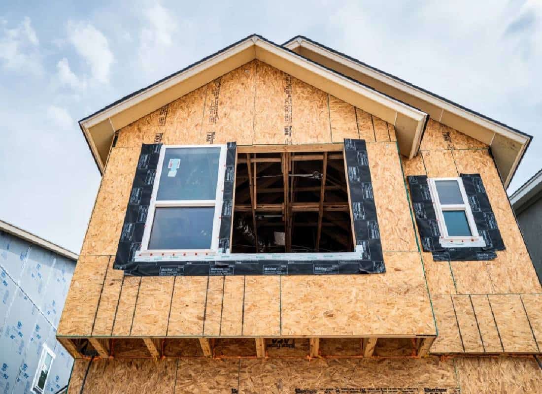 בונים על חול טובעני: תעשיית הבנייה האמריקאית נכנסת לתקופת אי-ודאות בצל מלחמת הסחר