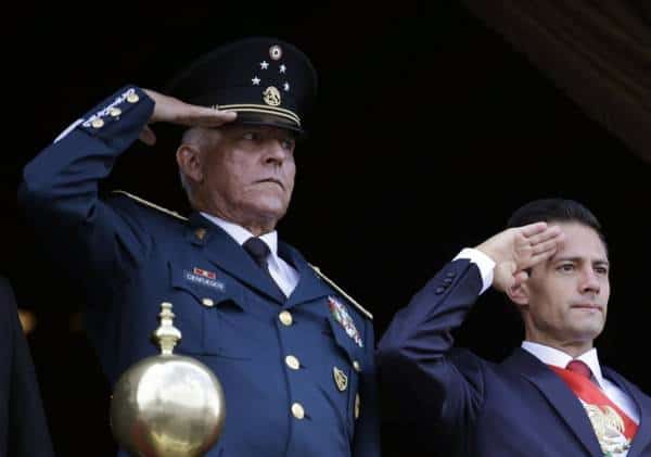 דרמה דיפלומטית ב-LAX: שר ההגנה המקסיקני לשעבר נעצר בחשד לסחר בסמים