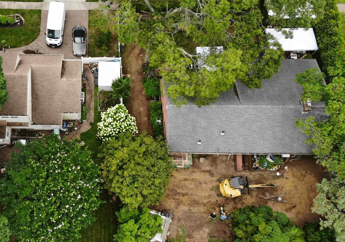 חיפושים באמצעות דחפורים אחר שרידי גופות בבית הזוועות בניו יורק: אותר מרתף חבוי ו"נמצאה כמות גדולה של ראיות"