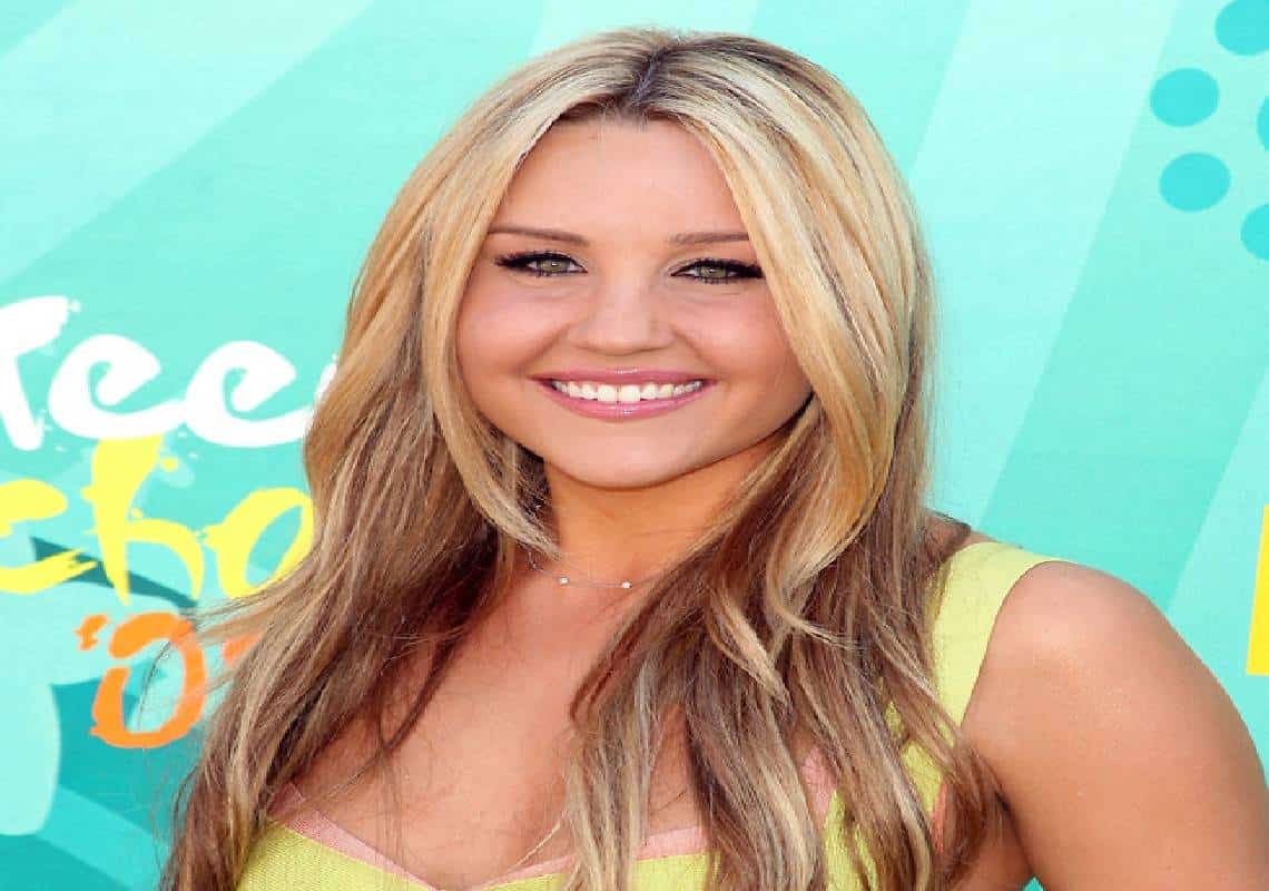 לאחר עשור: אמנדה ביינס יוצאת לחופשי מהמשמורת של הוריה