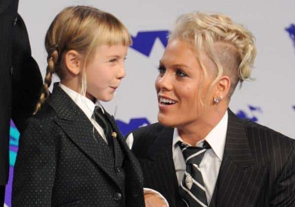 לבת של הזמרת פינק יש קול מטורף! 