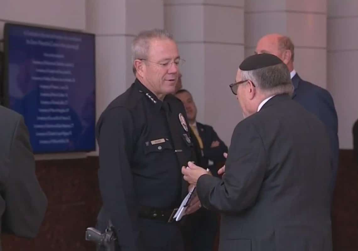 מפקד משטרת לוס אנג'לס מגיב לזינוק באירועים האנטישמיים: "פשע שנאה יגרור מעצר והעמדה לדין"