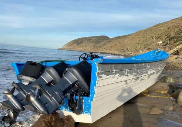 "לא סביר שהמבריחים נטשו אותה במכוון": עשרות חבילות מריחואנה אותרו בכלי שיט במאליבו