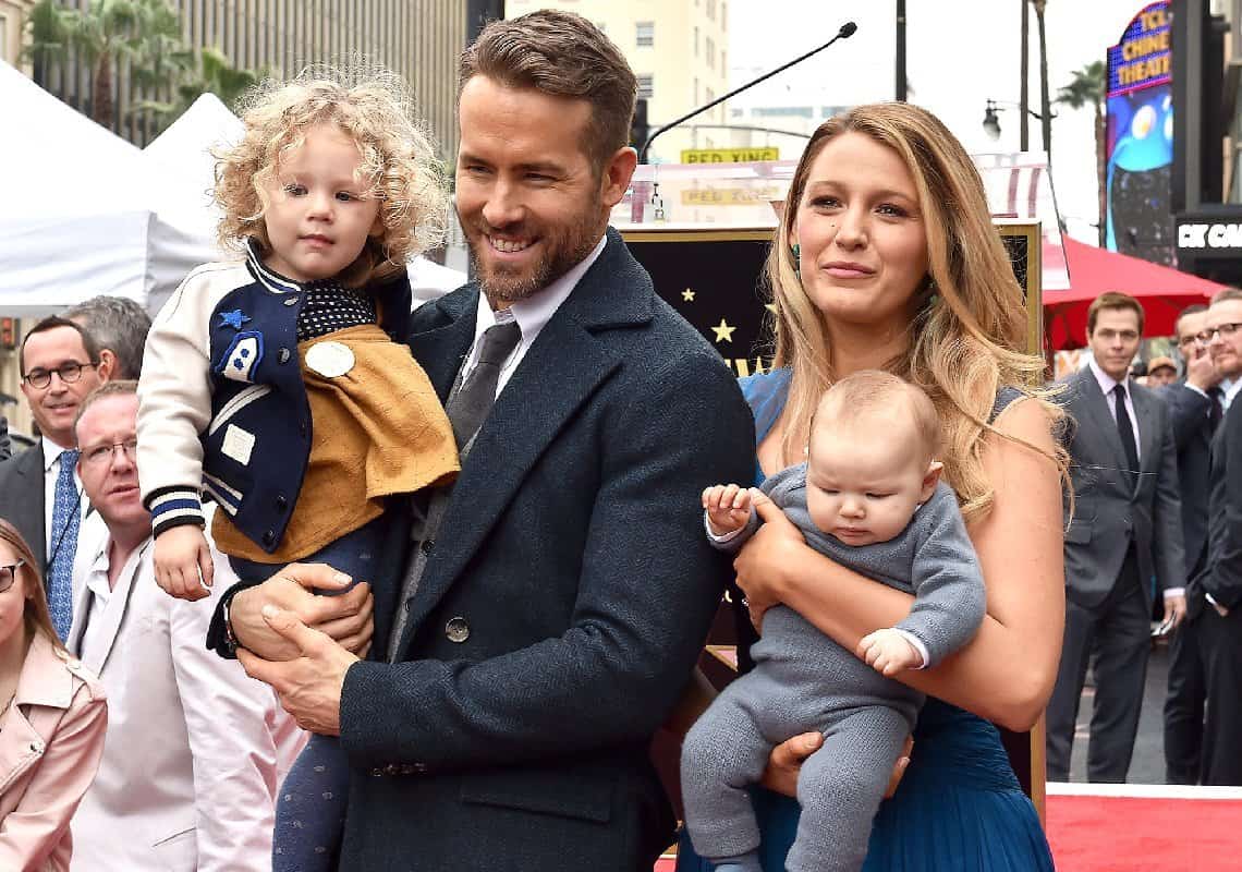 ראיין ריינולדס על שלושת בנותיו: ״אני מאוד נהנה להיות אבא נוכח״