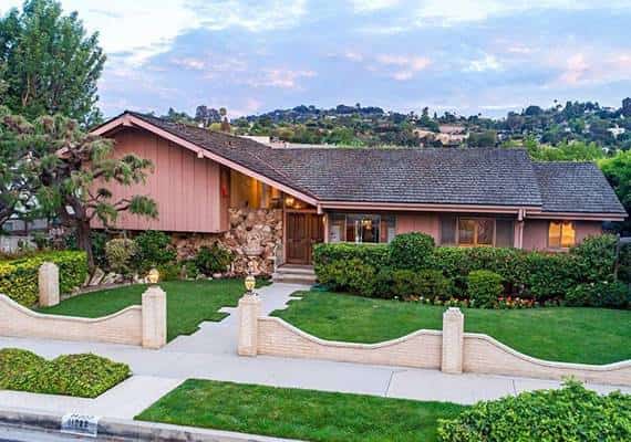 תמורת 3.5 מיליון דולר: רוכש מפתיע במיוחד לבית "משפחת בריידי"