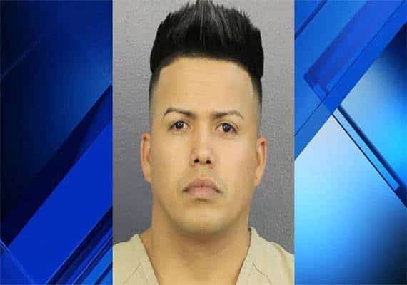 מיאמי: גנב אשראי מאישה בת 75 ובזבז אלפי דולרים ב"וולמרט"