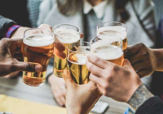 אוהבים לשתות בירה? כך השבתת הממשל משפיעה גם עליכם