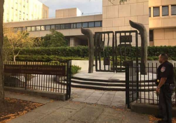 במהלך יום כיפור: אנדרטה לזכר נרצחי השואה הושחתה בניו יורק