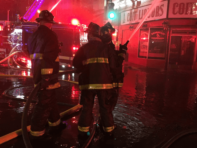  סן פרנסיסקו: נפתחה חקירה בעקבות שריפה שפרצה באחד הבניינים בחגיגות סנט פטריקס 