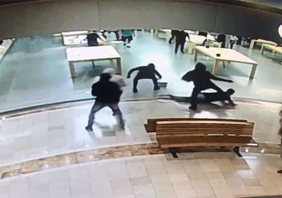 עקיצה חוזרת: שוב נגנבו מוצרים בשווי עשרות אלפי דולרים מחנות אפל בקליפורניה