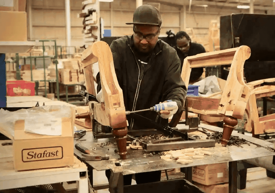 אכזרי: אלפי עובדים קיבלו הודעת פיטורים רגע לפני חג ההודיה 