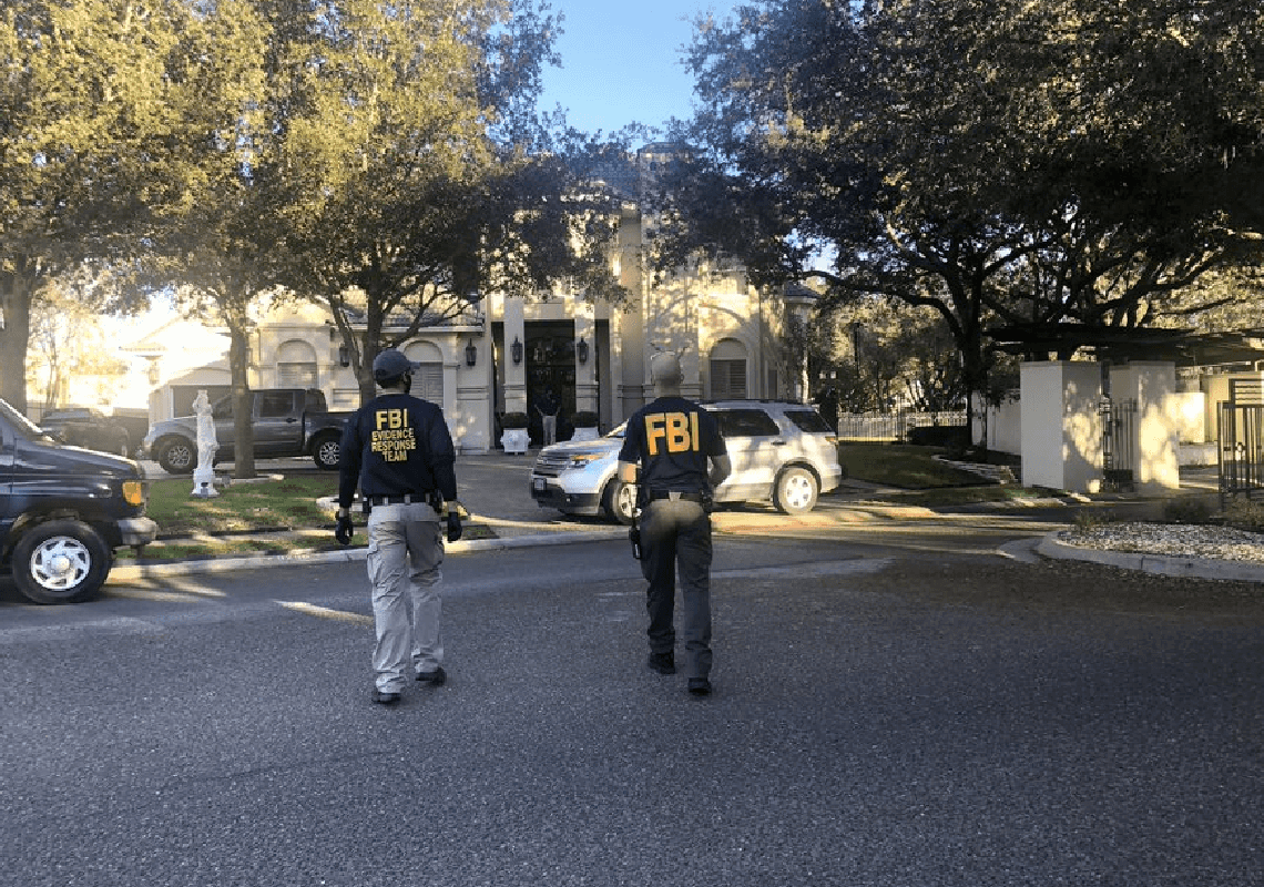 סוכני FBI תועדו מחוץ לביתו של מחוקק דמוקרטי מטקסס