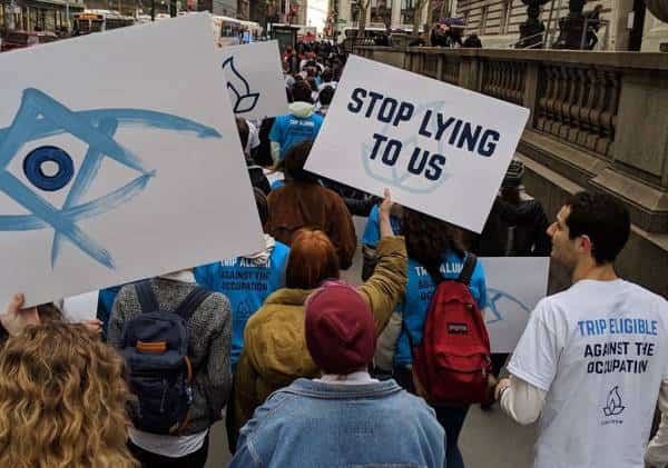 מעוותים את מציאות הסכסוך: הקהילה היהודית בניו יורק במחאת ענק מול משרדי תגלית