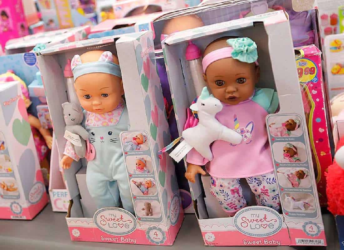 "שתי בובות במקום 30": טראמפ מעורר סערה בהצהרתו על צעצועים לילדי אמריקה