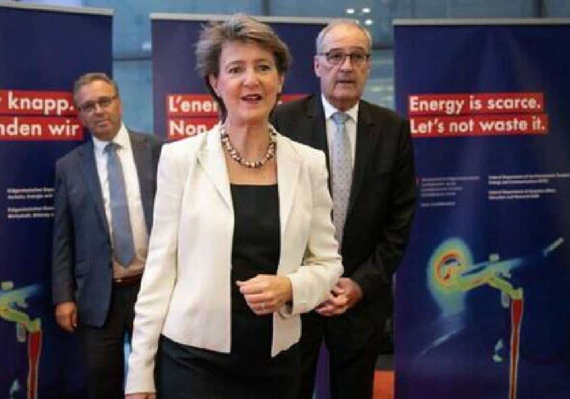 "מקלחות משותפות": ‏שוויץ קוראת לאנשים להתקלח יחד כדי לחסוך באנרגיה‏