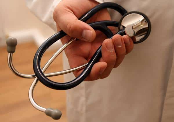 "רופאים מטרידים מטופלים": תנועת ה-MeToo מאיימת על תעשיית הבריאות בקליפורניה