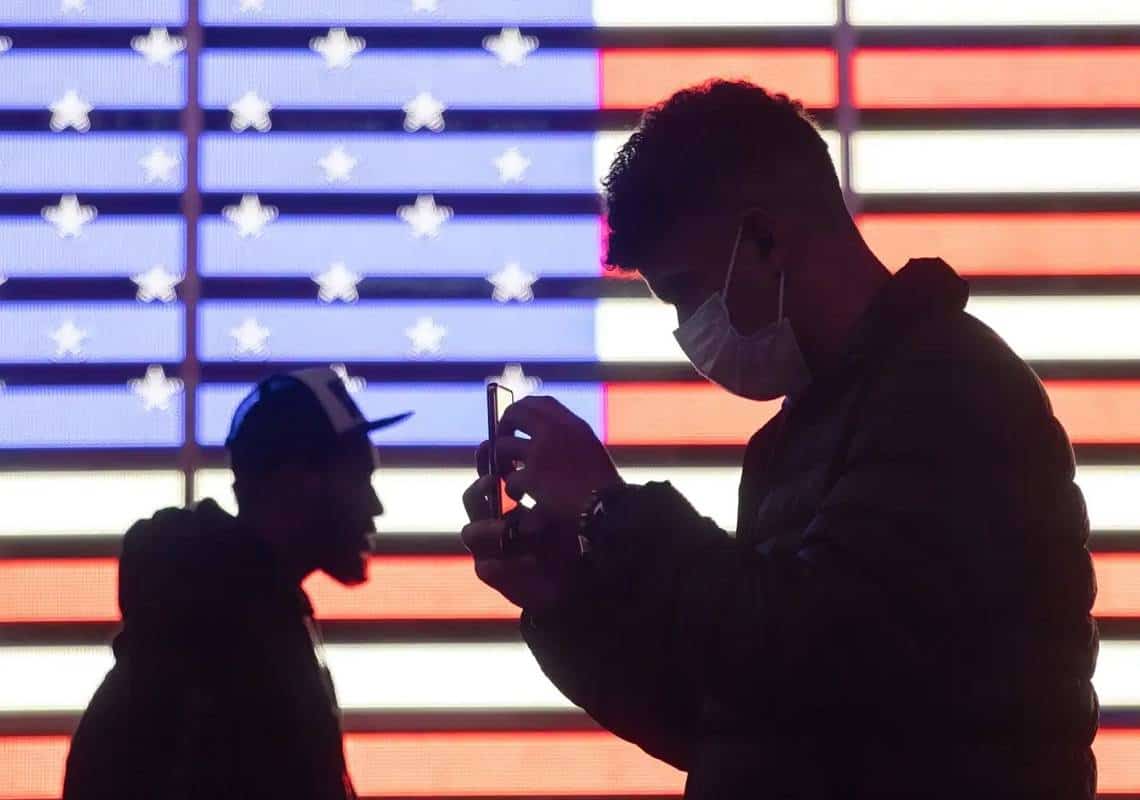 למרות מבצע החיסונים: תחלואת הקורונה ממשיכה לזנק ברחבי ארה"ב