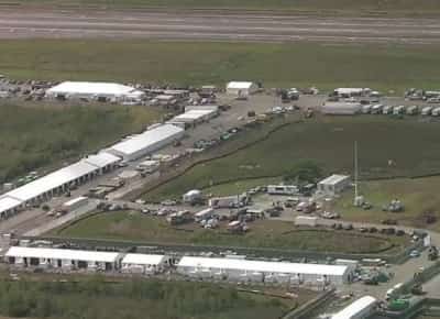 אלקטרז התנינים: פוליטיקאים נחשפו לראשונה למתקן המעצר הידוע לשמצה בפלורידה