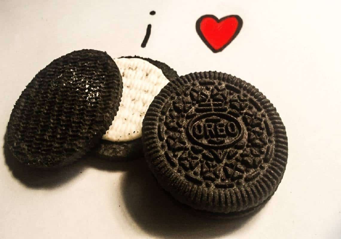 היום לפני 107 שנים הומצאה עוגיית האוראו! 