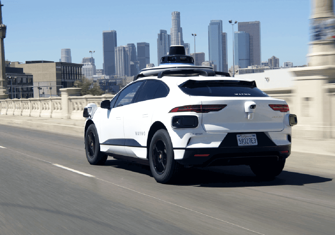 "צפצוף בלתי פוסק": תחנת טעינת המוניות האוטונומיות בלוס אנג'לס הפכה לסיוט שכונתי